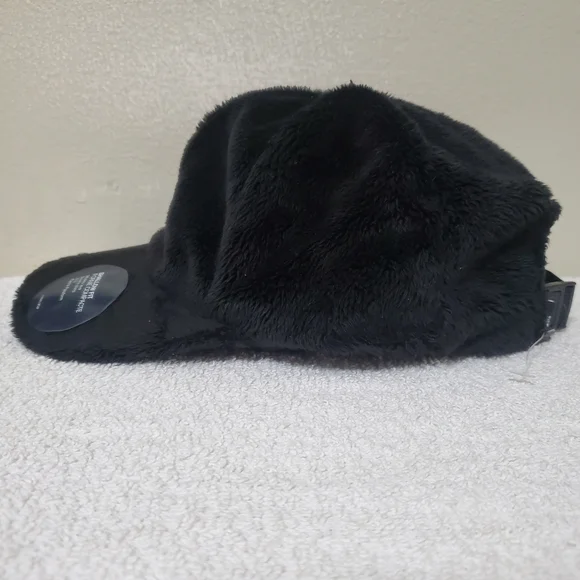 S O L D....The north face faux fur holiday osito cap - Picture 4 of 11